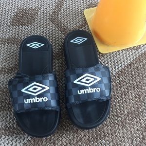 Umbro Boys slides